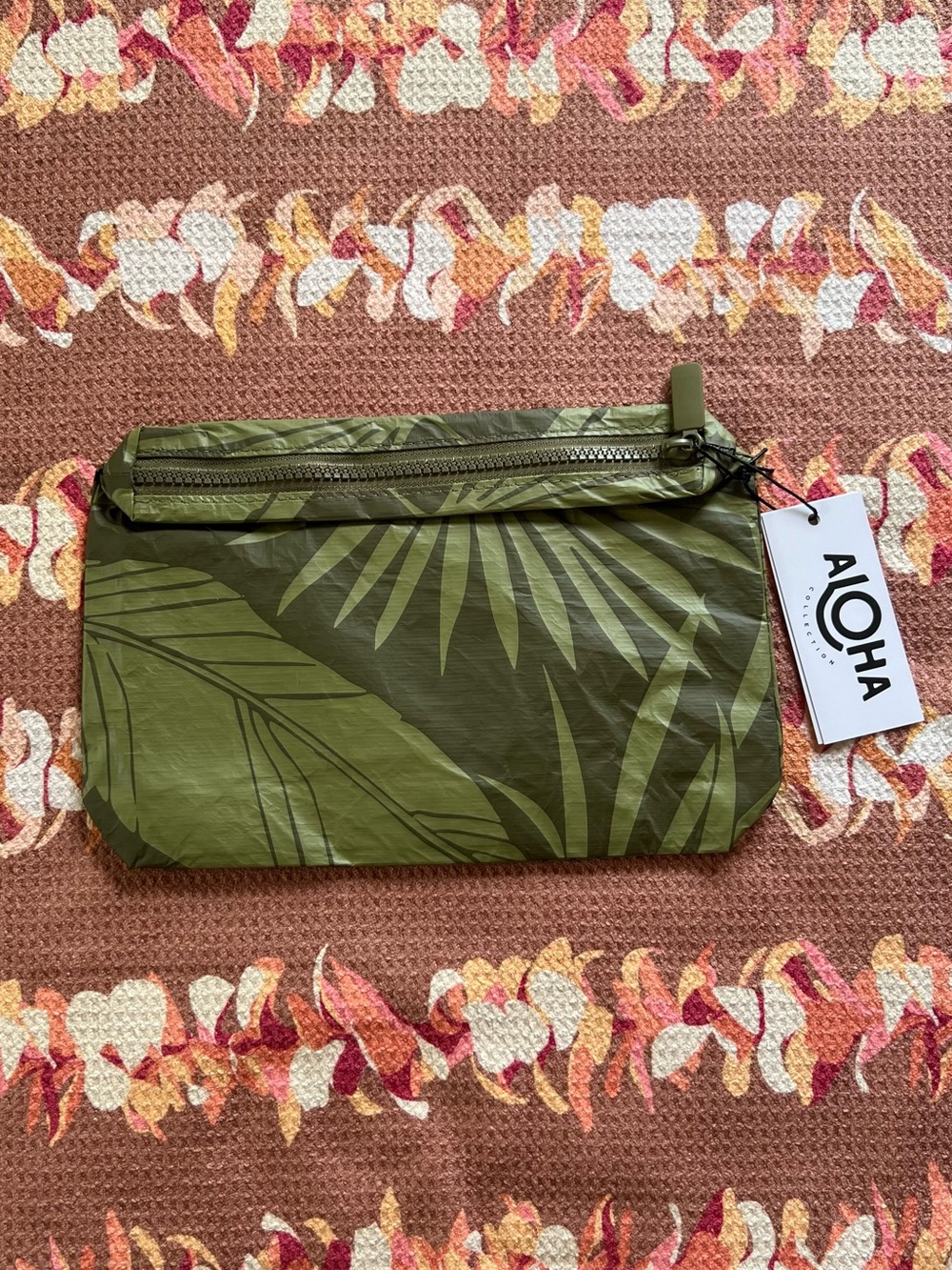 Aloha Collection Le Palm Small Pouch - Picture 2 of 5